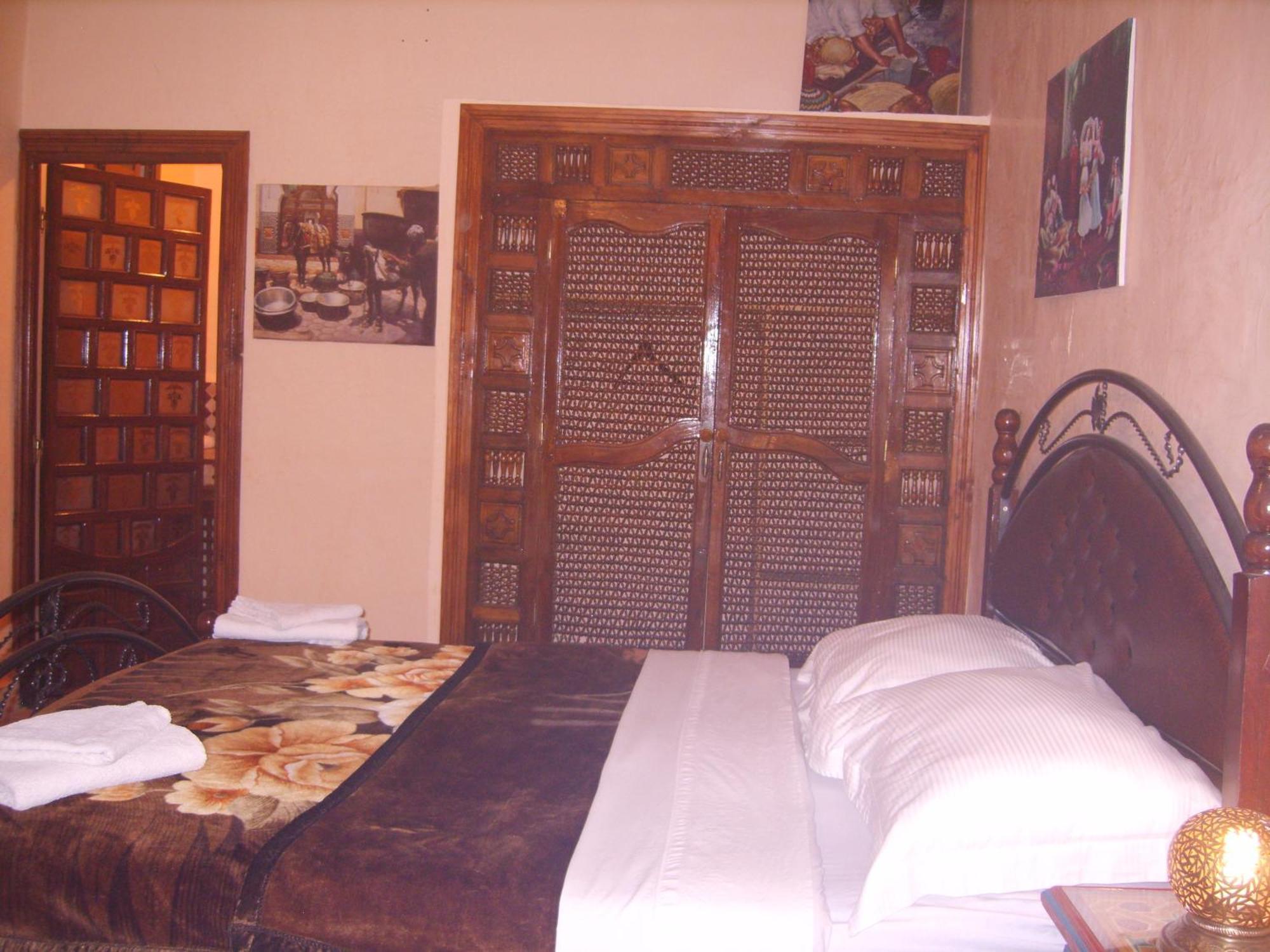Riad Les Chrifis Navette Aeroport 24 Sur 24 Фес Номер фото
