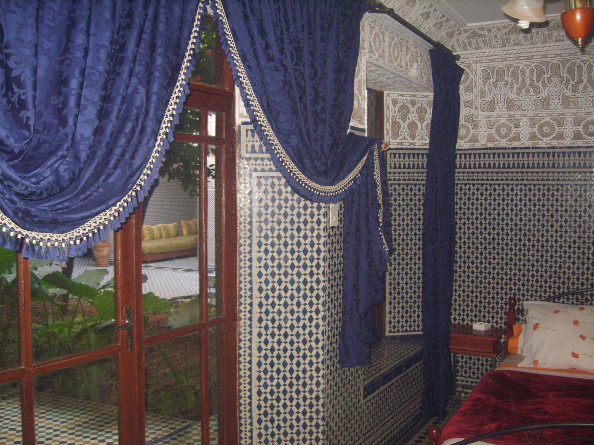 Riad Les Chrifis Navette Aeroport 24 Sur 24 Фес Номер фото
